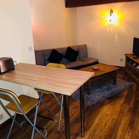 Vibrant Apartment At The Shore In Leith 에든버러 외부 사진