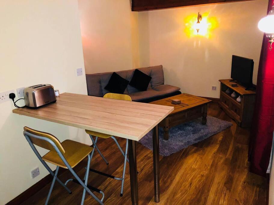 Vibrant Apartment At The Shore In Leith 에든버러 외부 사진