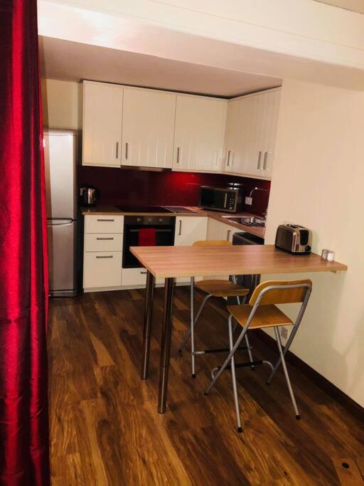 Vibrant Apartment At The Shore In Leith 에든버러 외부 사진